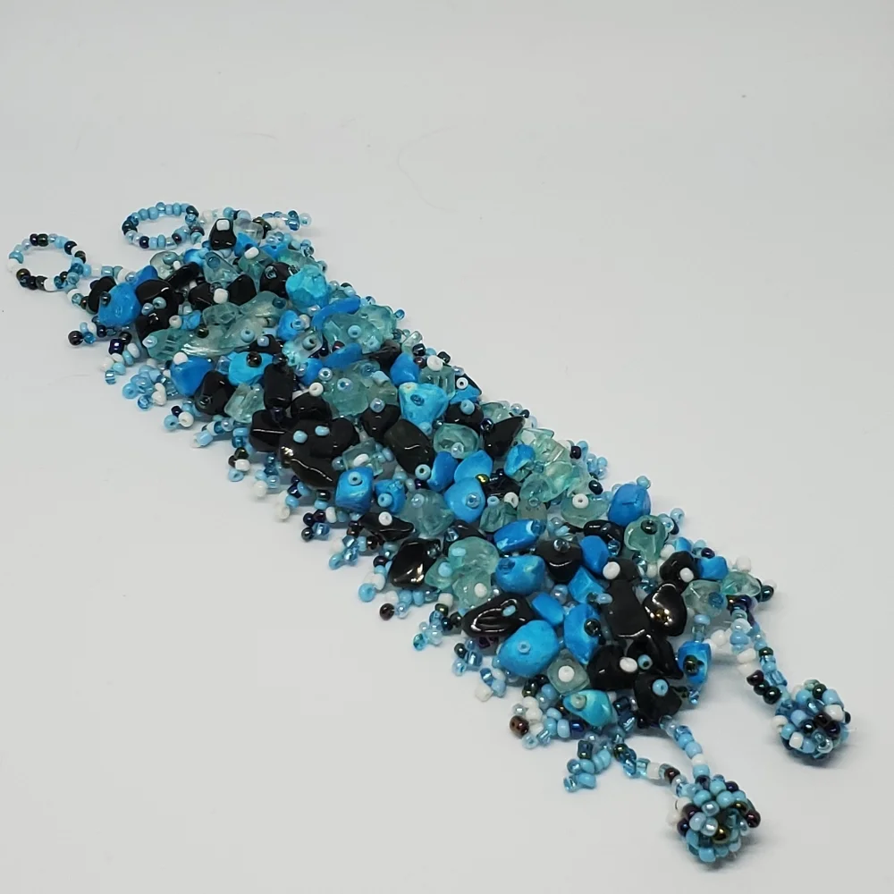 🌺 Vintage Carpet Bracelet